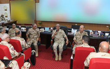 وزير الدفاع يشهد المرحلة الرئيسية لمشروع مراكز القيادة التعبوى ( صمود - 2 ) 