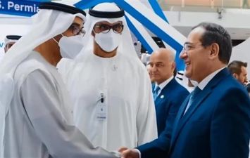 رئيس الإمارات يلتقي وزير البترول خلال تفقده معرض &laquo;أديبك 2022&raquo;