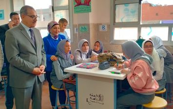 محافظ كفر الشيخ يفتتح مدرسة  محمود الزعفراني بالسالمية انشاء جديدة تزامنا مع الاحتفال بالعيد القومي