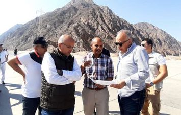 وزير الري يتفقد أعمال حماية محافظة جنوب سيناء من السيول