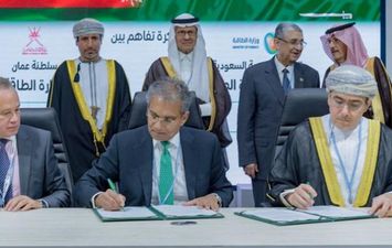 جانب من توقيع اتفاق مشروع للطاقة بين مصر وسلطنة عمان