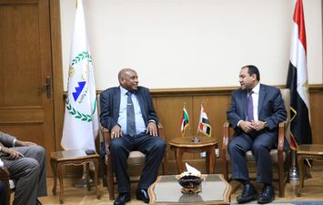 رئيس جهاز التنظيم والإدارة مع وزير شئون مجلس الوزراء السوداني