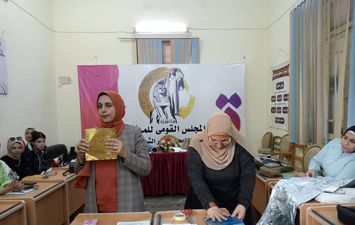قومي المرأة بكفر الشيخ ينظم ورشة فنية لتعليم 50 فتاة أشغال المعادن