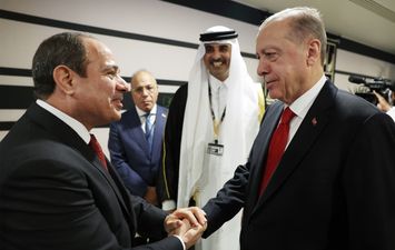 لقاء الرئيس السيسي بالرئيس التركي في قطر