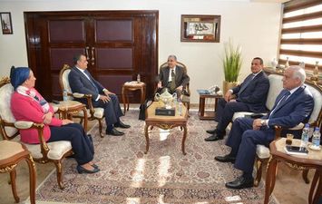 4 وزراء ومحافظ الجيزة يتابعون موقف مشروع محطة تحويل المخلفات إلى طاقة كهربائية بمنطقة أبو رواش 