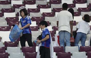 جمع الجمهور الياباني القمامة بعد المبارايات كأس العالم
