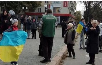 سكان اوكرانيون يحتفلون بالنصر