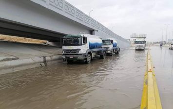 محافظ مطروح يتابع رفع تجمعات مياة الأمطار بالمدن والمراكز