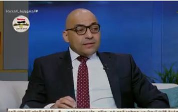  الدكتور أحمد مصطفى، أستاذ جراحة الصدر بـ جامعة عين شمس