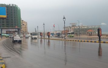 هطول أمطار غزيرة بالإسكندرية 