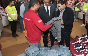توزيع ملابس ل 17 ألف ببني سويف 