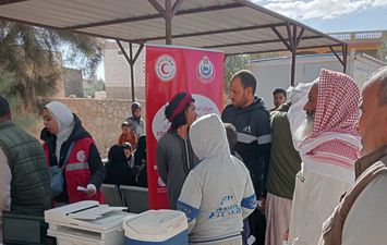 جمعية الهلال الاحمر تنظم قافلة طبية وتطعيم كورونا بالمجان مرسي مطروح 