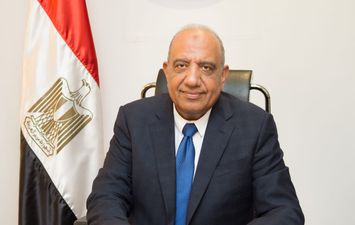  المهندس محمود عصمت وزير قطاع الأعمال العام