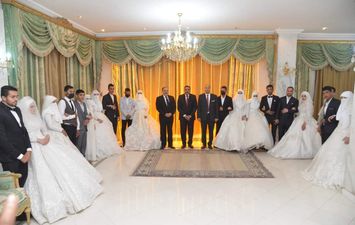 محافظ مطروح يشهد الزفاف الجماعي ل ٣٠ عريس وعروسة