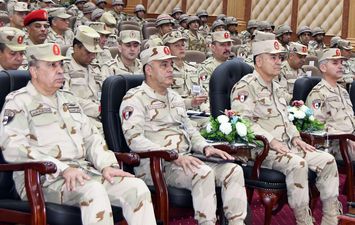  وزير الدفاع والإنتاج الحربى يشهد المرحلة الرئيسية لمشروع مراكز القيادة التعبوى (فتح - 5) 