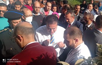 وزير الصحة اثناء زيارته لمحافظة المنوفية
