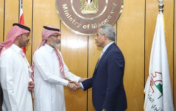 وزير القوى العاملة يلتقي القنصل السعودي وممثلي شركات إلحاق العمالة