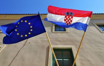 كرواتيا تنضم إلى منطقة اليورو وشنجن