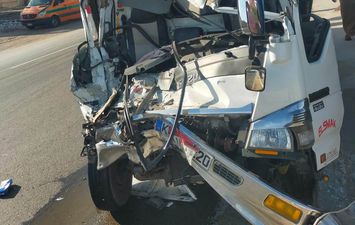 حادث تصادم سيارة جامبو بأخرى نقل بالإسماعيلية