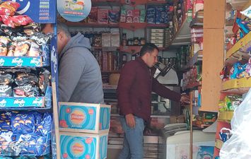 محافظ كفر الشيخ:  تكثيف الحملات التموينية على الأسواق ومنافذ البيع وتحرير 50 مخالفة