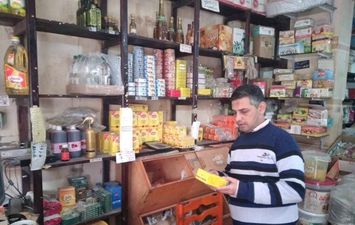 حملات رقابية علي الأسواق بمدينة بيلا للتأكد من ضبط الأسعار 