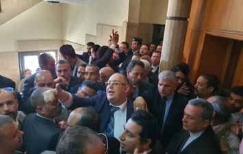 نبيل عبد السلام وسط أبنائه من المحامين في مرسى مطروح