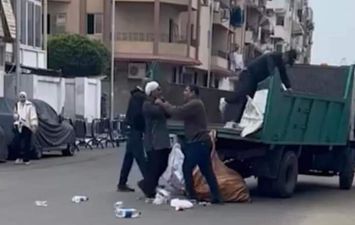 اعتداء موظف على نباش قمامة ببورسعيد