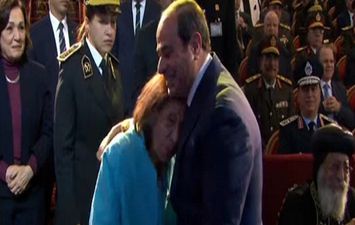 تكريم الرئيس السيسي مع ليلى تكلا ومنى ذو الفقار