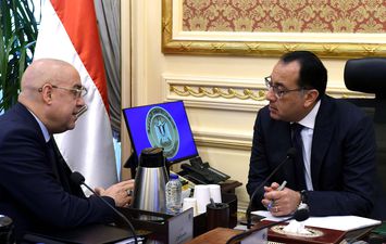 رئيس الوزراء يتابع موقف مشروعات تحلية مياه البحر بمحافظة الإسكندرية