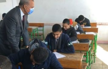 محافظ القليوبية يتابع امتحانات الشهادة الإعدادية 