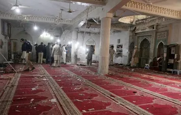 مقتل 32 شخصًا وإصابة 147 في تفجير &quot;انتحاري&quot; بمسجد غربي باكستان