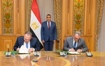وزير الإنتاج الحربى يشهد توقيع بروتوكول تعاون مع شركة &quot;ابدأ لتنمية المشروعات&quot;