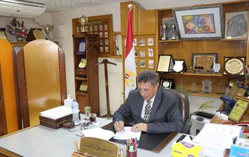 يوسف الديب وكيل وزارة التربية والتعليم بالبحيرة 