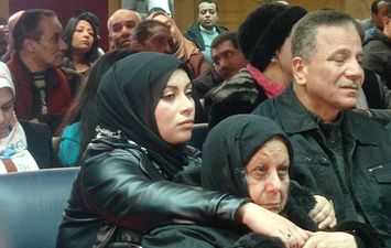 انهيار والدة الكاتب الصحفي ياسر رزق