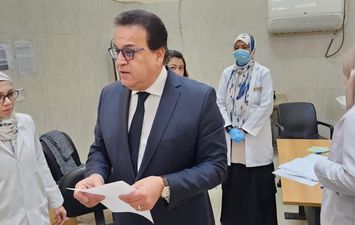 وزير الصحة يتابع العمل في مستشفى القاهرة الجديدة