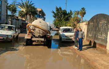 رفع مياه الأمطار بشوارع الإسكندرية