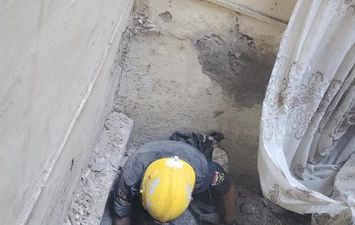إنقاذ المحتجزين أسفل أنقاض عقار الإسكندرية المنهار