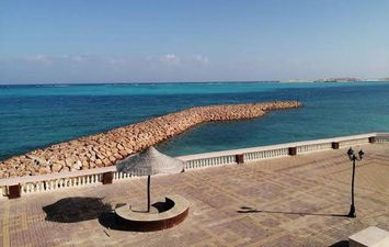 الألسنة علي شواطئ مطروح حماية من نحر البحر وإقامة مشروعات استثمارية 