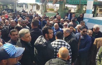 الآلاف يشيعون جنازة الإعلامي محمد غندر في بورسعيد