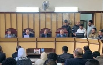 جنايات بورسعيد تقضي بإعدام شخص وسجن 4 بينهم سيدة لقتلهم شاب 