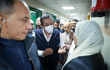 وزير الصحة ومحافظ الشرقية يتفقدان مستشفى المبرة للتأمين الصحي 
