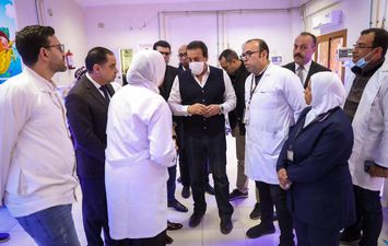 وزير الصحة يتفقد مستشفى الحسينية