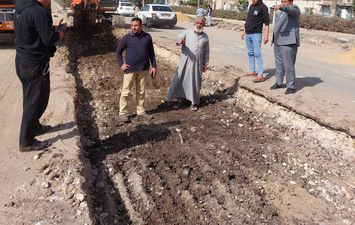 حملات إزالة تعديات وتطهير ترع واستكمال توسعة الشوارع بمدينة ومركز كفر الشيخ