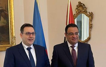 السفير المصري في براج يلتقي مع وزير خارجية التشيك