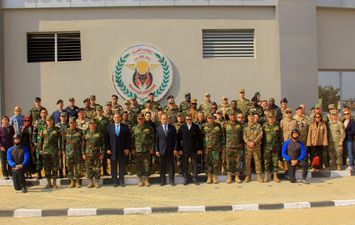 القوات المسلحة تنظم زيارة للملحقين العسكريين العرب والأجانب