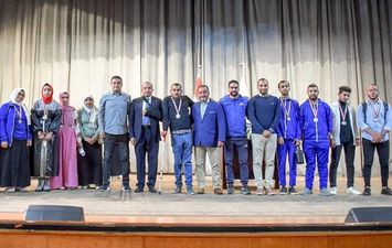 تكريم الفائزين من طلاب جامعة بني سويف 