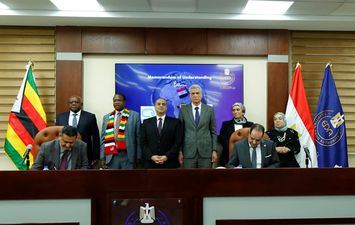 توقيع عقود شراكة بين شركات صناعة الدواء المصرية ونظيراتها بزيمبابوي