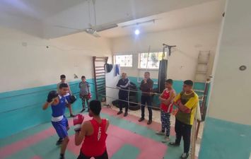 وزارة الشباب والرياضة تتابع اللاعبين بمركز الملاكمة بمشروع البطل الاولمبي بمطروح 