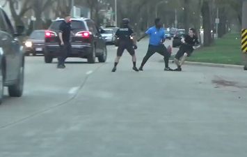أمريكي يتحول إلى وحش رغم ضربه وصعقه بالكهرباء على يد الشرطة