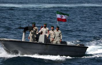 البحرية الأمريكية: إيران احتجزت ناقلة نفط في خليج عمان